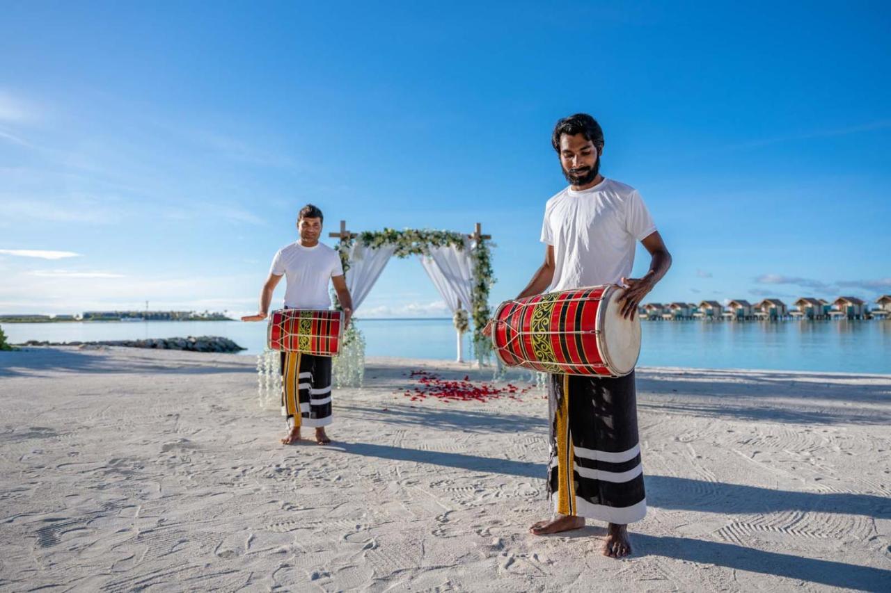 Hard Rock Hotel Maldives - Complimentary Roundtrip Speed Boat Transfer Until 21St December 2025 Emboodhoo Lagoon Esterno foto The traditional Kandyan drummers