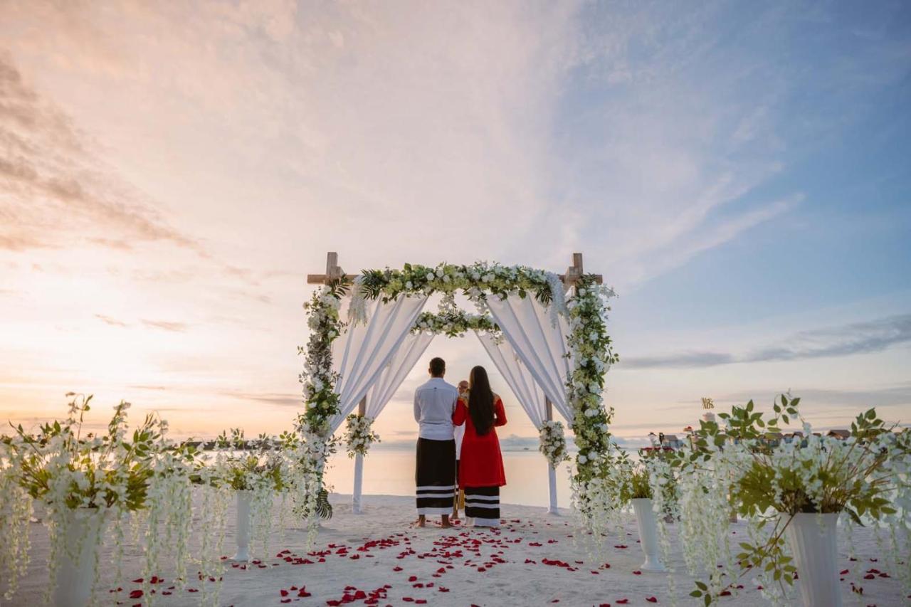 Hard Rock Hotel Maldives - Complimentary Roundtrip Speed Boat Transfer Until 21St December 2025 Emboodhoo Lagoon Esterno foto A wedding in Maldives