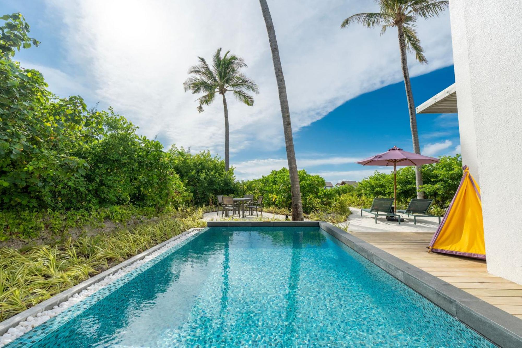 Hard Rock Hotel Maldives - Complimentary Roundtrip Speed Boat Transfer Until 21St December 2025 Emboodhoo Lagoon Esterno foto A swimming pool at a resort in Maldives